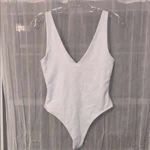 Aritizia Babaton V-Neck Contour Bodysuit - NWT!!